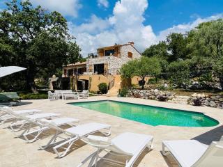 Paisible et Spacieuse Villa avec 4 suites indépendantes - La Gaude - 0