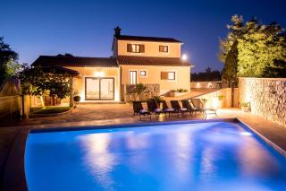 Gorgeous Pool Villa with a fenced garden - Žminj - 9