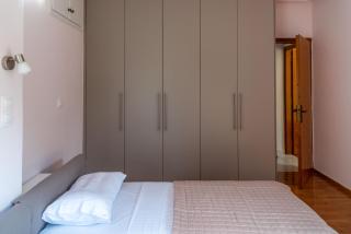 Sunny Escape:Stylish and Roomy Apt in Beach Haven! - Nea Makri - 8