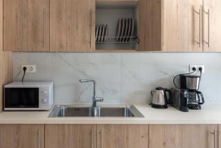 Sunny Escape:Stylish and Roomy Apt in Beach Haven! - 4