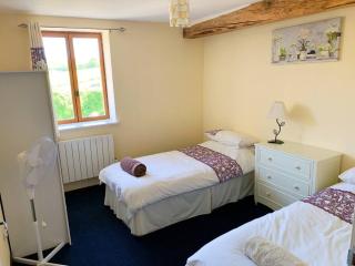 Millstone Gite 2, two bed apartment + shared pool - 7