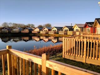 Low Lake Lodge - Lakeside - Part of the The Bay Filey Holiday Village with pool, gym and direct beach access, pub, restaurant, tennis and meadows walks - 6