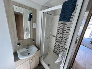 3 Bedroom Caravan LG34, Lower Hyde, Shanklin - 4