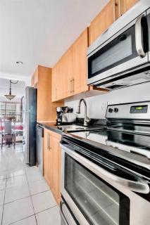 Amazing condo 5 minute walk to the beach! - Miami Beach - 4