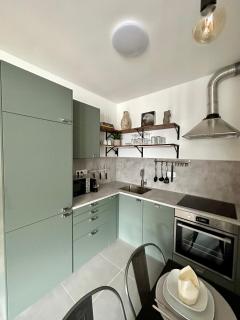 Cityscape Apartment ~ AC/Indoor parking/Balcony - 3