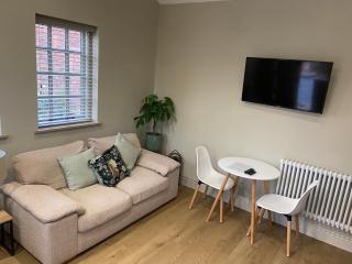 Cosy small cottage in Wirral Merseyside with kitchen - - 5