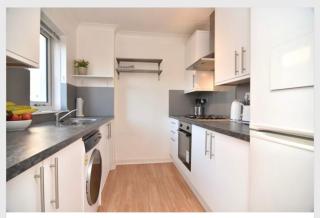 Cosy 2 bedroom home with free parking near city - 5