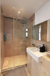 Oxford Street Luxurious 3 Bedroom Apartment - 7