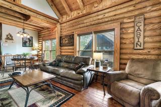 2 Miles from Dollywood Family Resort with Seasonal Outdoor Swimming Pool, Year around Heated Indoor Swimming Pool, Townhome Style Cabin, Private Hot Tub, Arcade, TV, Wifi, Kitchen with Refrigerator, Washer and Dryer - 7