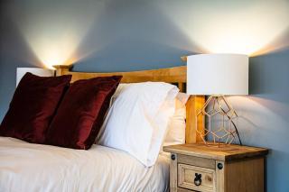 Beautiful 1-Bed Apartment in Grade Listed Warehouse - Victoria Quays, Sheffield City Centre, FREE Parking, Pet Friendly, Netflix - 3