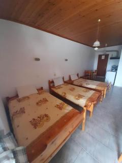 Christina Sunny Rooms - Loutsa - 6