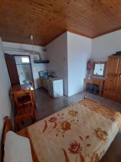 Christina Sunny Rooms - Loutsa - 5
