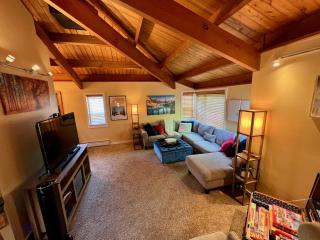 Exposed Beam 3BR Modern Mountain Retreat - Thornton - 0