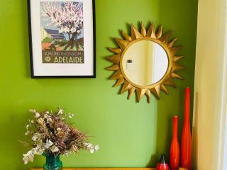 TJ’s Retro Retreat between Glenelg and CBD - Plympton - 7