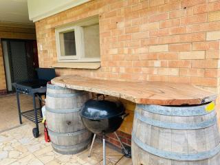 TJ’s Retro Retreat between Glenelg and CBD - Plympton - 5
