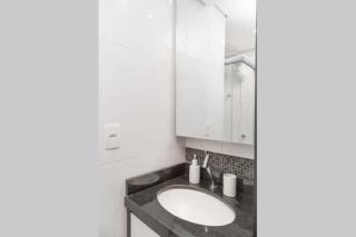 Belo Exclusivo AP Com Garagem na Cidade Baixa Próximo a Santa Casa, UFRGS e Centro Histórico - BnB Serviços Inteligentes Por Fioravante - Porto Alegre - 1
