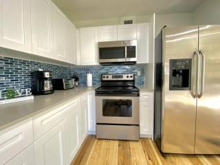 Lively Home near Downtown, stadium, Wynwood - 8