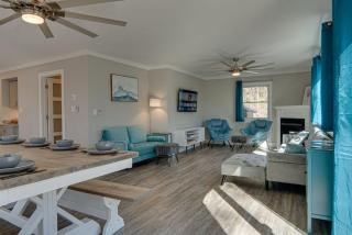 Blue Ridge Hideaway at Lake Toxaway with Hot Tub - Lake Toxaway - 4
