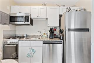 33rd Unit 2 Island Time Parking Beach 2 Blocks Away - 1