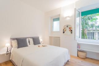 A Step from the Lake Apartment by Rent All Como - 9