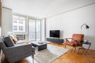 Midtown 2BR w Gym Doorman nr Central Park NYC-506 - New York - 8