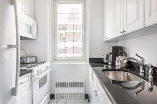 Midtown 2BR w Gym Doorman nr Central Park NYC-506 - New York - 5