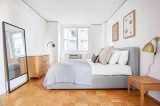 Midtown 2BR w Gym Doorman nr Central Park NYC-506 - New York - 3