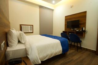 Dolphin Club And Resort - Chinhat - 1