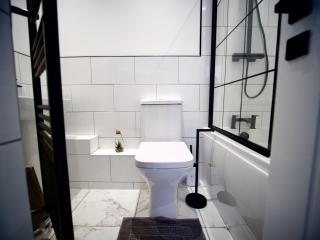 Ideal Lodgings in Radcliffe - 3