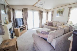 Beautiful Caravan With Free Wifi At Broadland Sands Holiday Park Ref 20292Bs - 6