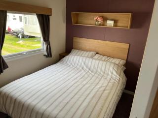 Lovely 8 Berth Caravan At Heacham Beach Park In Norfolk Ref 21029C - 2