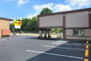 Super 8 by Wyndham Greensburg - 1