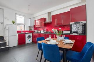 Sleek and Stylish Large Duplex in Central Leeds - 8