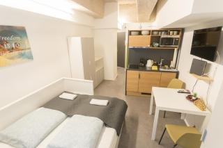 Peaceful Basement Apartment with Terrace & free GYM - Budapest - 5