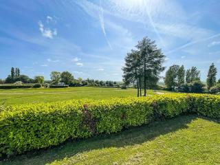 Beautiful 6 Berth Caravan With Decking In Norfolk Ref 89001Mv - Belton - 5