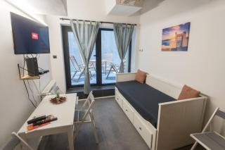 Peaceful Basement Apartment with Terrace & free GYM - Budapest - 0