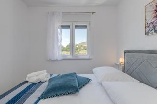 Deluxe suites with private garden, central - Trogir - 0