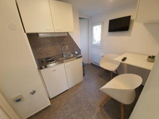 Nice 2 bedroom apartment near city center - Rijeka - 1