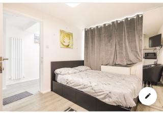 En-suite room in central Milton Keynes - 1