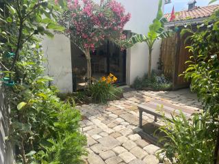 MAISON indépendante avec Jardin, très calme, CENTRE VILLE LA ROCHELLE - La Rochelle - 0