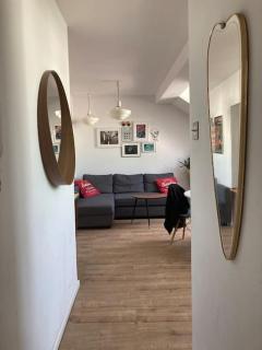 Artistic Flat With Entresol - 5' Market Square - by Upstairs - 6