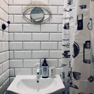 Artistic Flat With Entresol - 5' Market Square - by Upstairs - 5