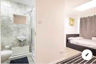 En-suite room in central Milton Keynes - 7
