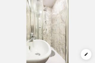 En-suite room in central Milton Keynes - 9