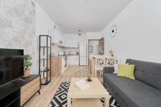 Family Apartment Kamienna with Balcony 1,5 km to Wroclavia by Noclegi Renters - Wrocław - 1