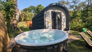 Emlyn's Coppice - Luxury Woodland Glamping - Holywell - 3