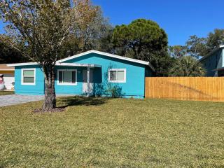 Park & Pool Across the Street and 9 Mins to Beach - 9