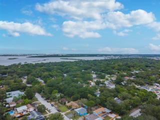 Park & Pool Across the Street and 9 Mins to Beach - St Petersburg - 8