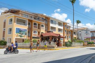 Cozy 2BDR • Pool View • Prime Bávaro Location - 4