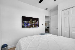 Bright 3 bedrooms Home Private Pool, 18 minutes to the Ocean - Hollywood - 4